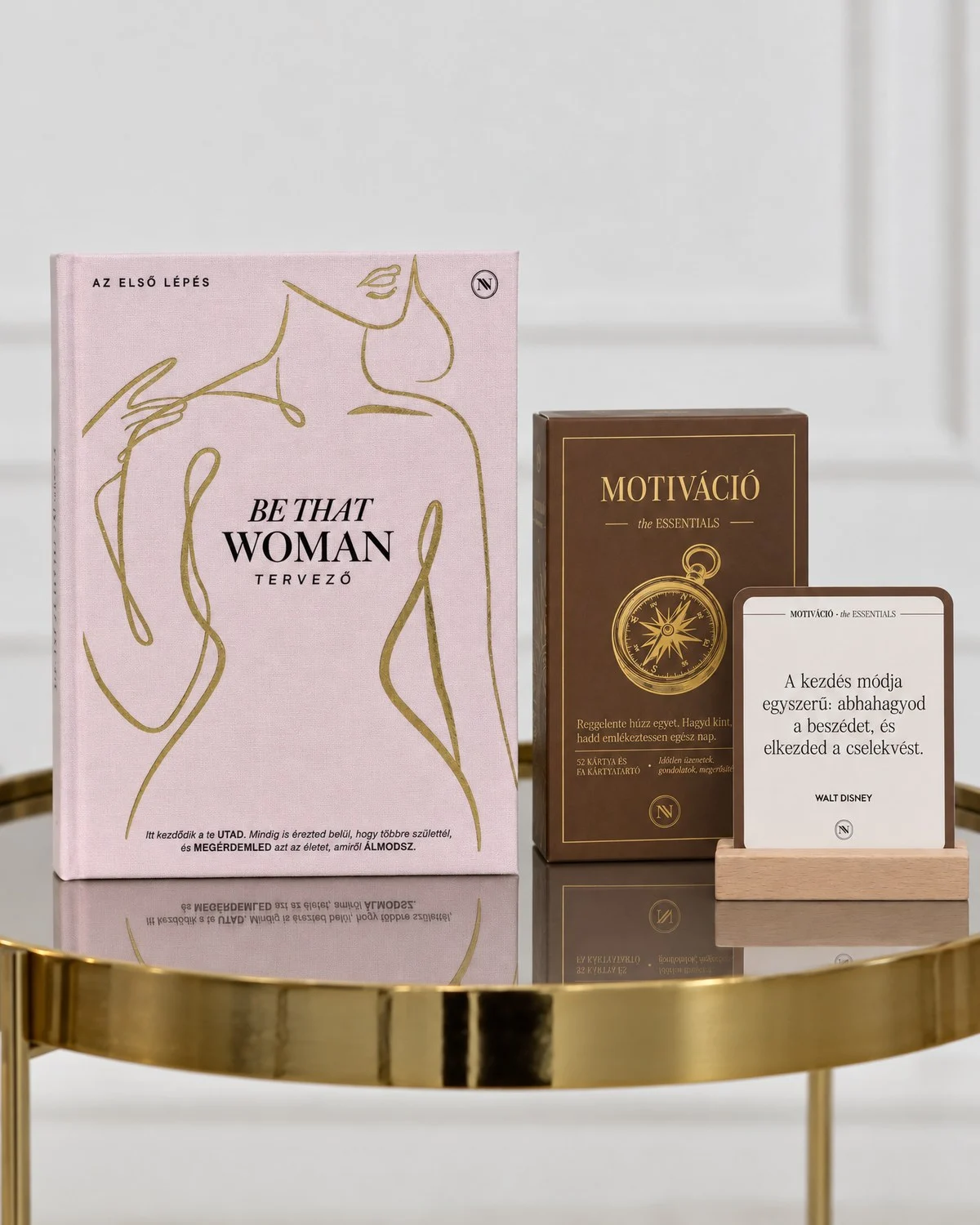 Napló és megerősítő kártya csomag: Be That Woman Signature Blush és Motiváció megerősítő kártyák fa tartóval